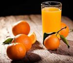 Фруктовые соки наносят вред зубам